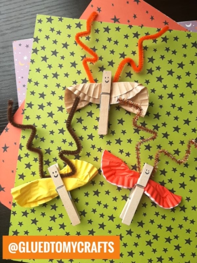 USE CLOTHESPINS, PIPE CLEANERS AND CUPCAKE LINERS TO MAKE AUTUMN BUTTERFLY PUPPETS
