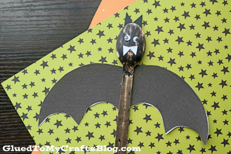 Wooden Spoon Bat Puppet