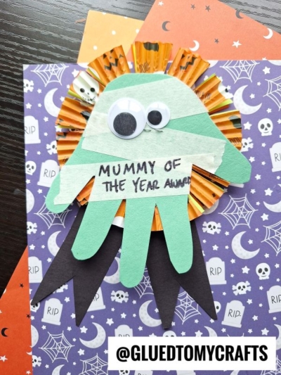 HANDPRINT MUMMY OF THE YEAR CRAFT IDEA - USE CUPCAKE LINERS FOR THE BADGE