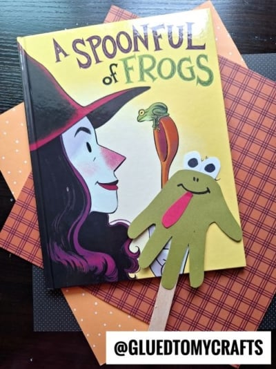 HANDPRINT FROG PUPPET FOR A FALL STORY TIME EVENT