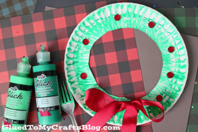 SUPER EASY Fork Painted Christmas Wreath Craft Idea