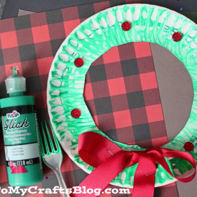 SUPER EASY Fork Painted Christmas Wreath Craft Idea