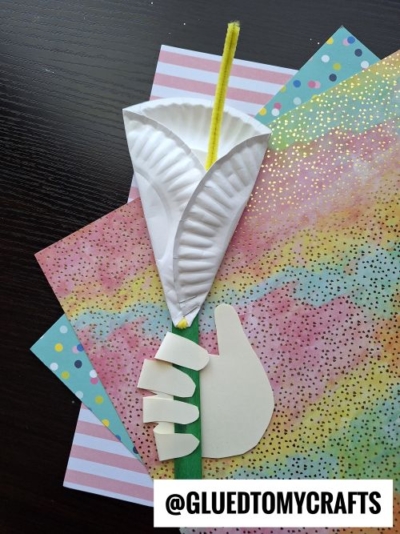 FOLD A LARGE PAPER PLATE INTO A TRIANGLE TO MAKE A LILY