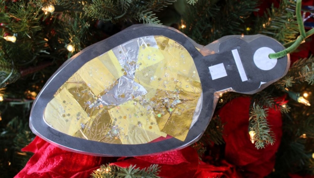 Christmas Light Suncatcher Craft Idea For Kids
