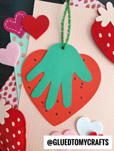 USE A CRAFT FOAM HEART SHAPE TO MAKE A STRAWBERRY