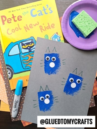 SPONGE-PAINTED-PETE-THE-CAT-GLUEDTOMYCRAFTS