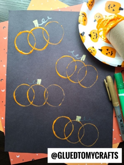 USE A TOILET PAPER ROLL TO STAMP PUMPKINS ON PAPER