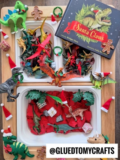 MAKE A DINOSAUR CHRISTMAS SCENE WITH RED KINETIC SAND AND PLASTIC DINOSAURS