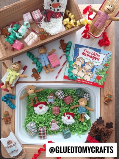 FIVE LITTLE MONKEYS LOOKING FOR SANTA BOOK PLAY TABLE