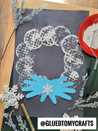 Potato Masher Stamped Winter Wreath - use handprint cutouts for the bow