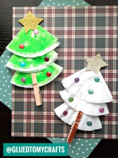 Paper plates with paper clips and a christmas tree.