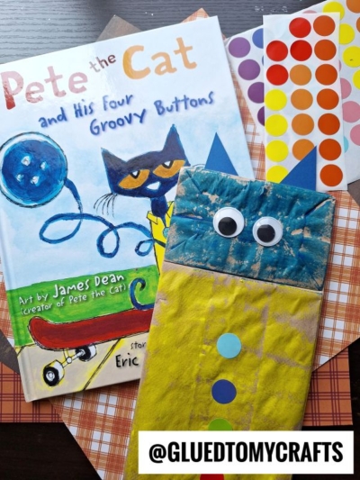 A Pete the Cat and His Four Groovy Buttons book, patterned paper, colorful dot stickers, and a blue-and-yellow Pete the Cat puppet with large googly eyes. A watermark reads @GLUEDTOMYCRAFTS.